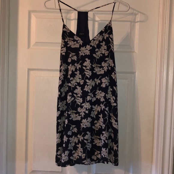 Cute sun dress - Picture 1 of 3